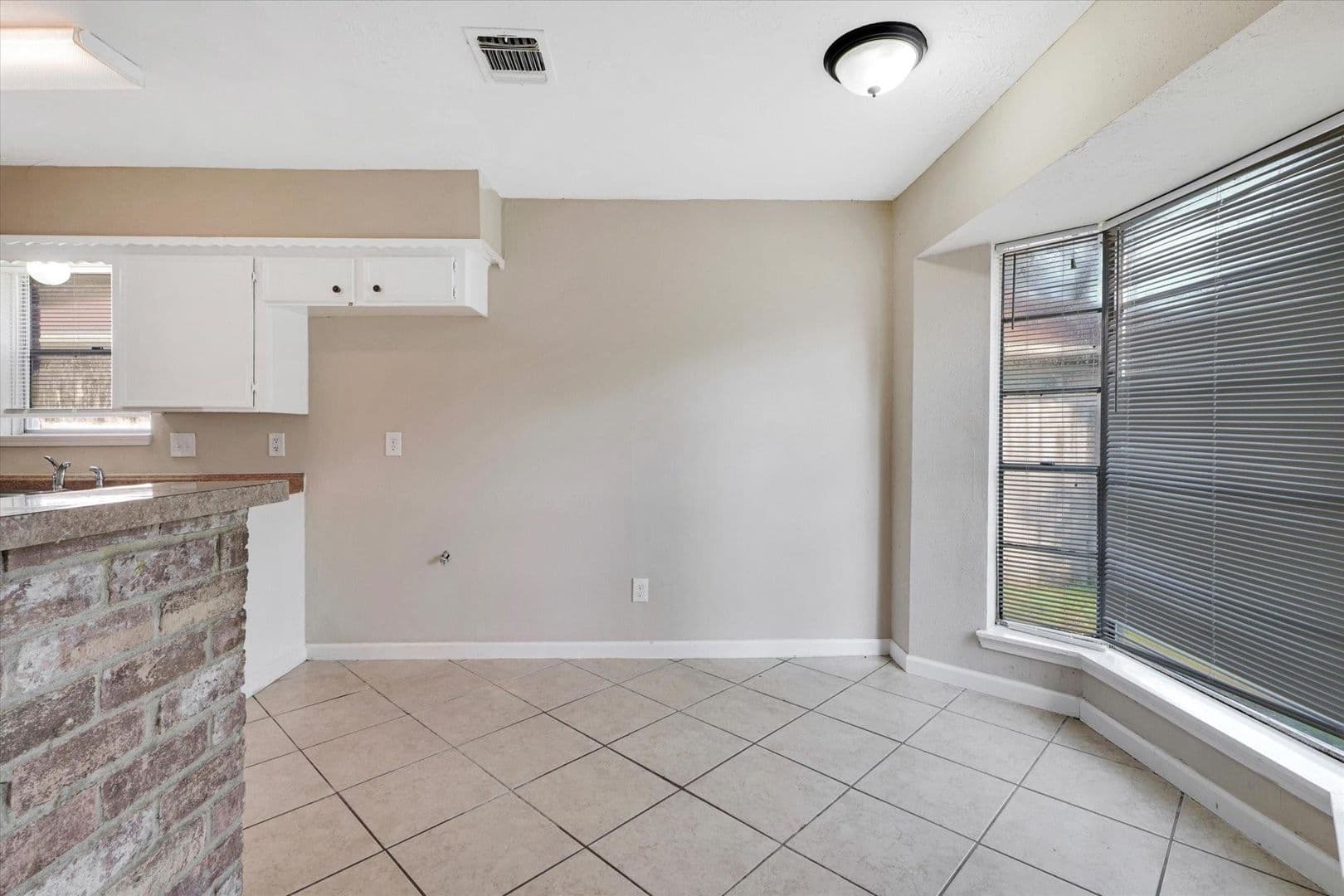Houston House: 9414 Willow Meadow Dr