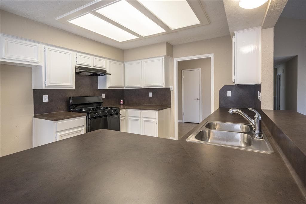 Katy House: 20010 Fort Dodge Dr