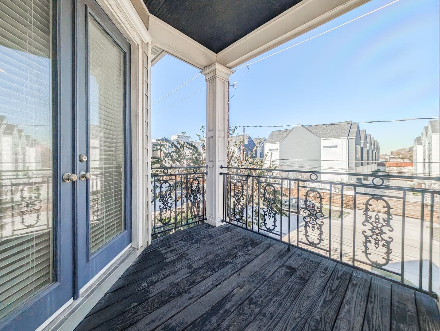 Houston House: 1126 W 17th St Unit B