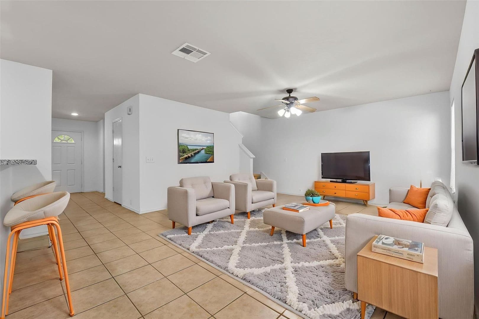 Houston House: 822 Grand Plains Dr