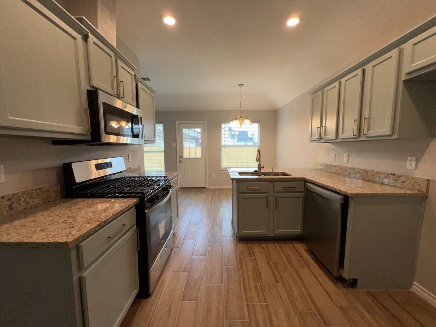 Houston House: 3634 Du Bois St
