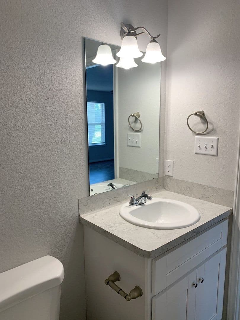 Houston House: 7801 Angus St.