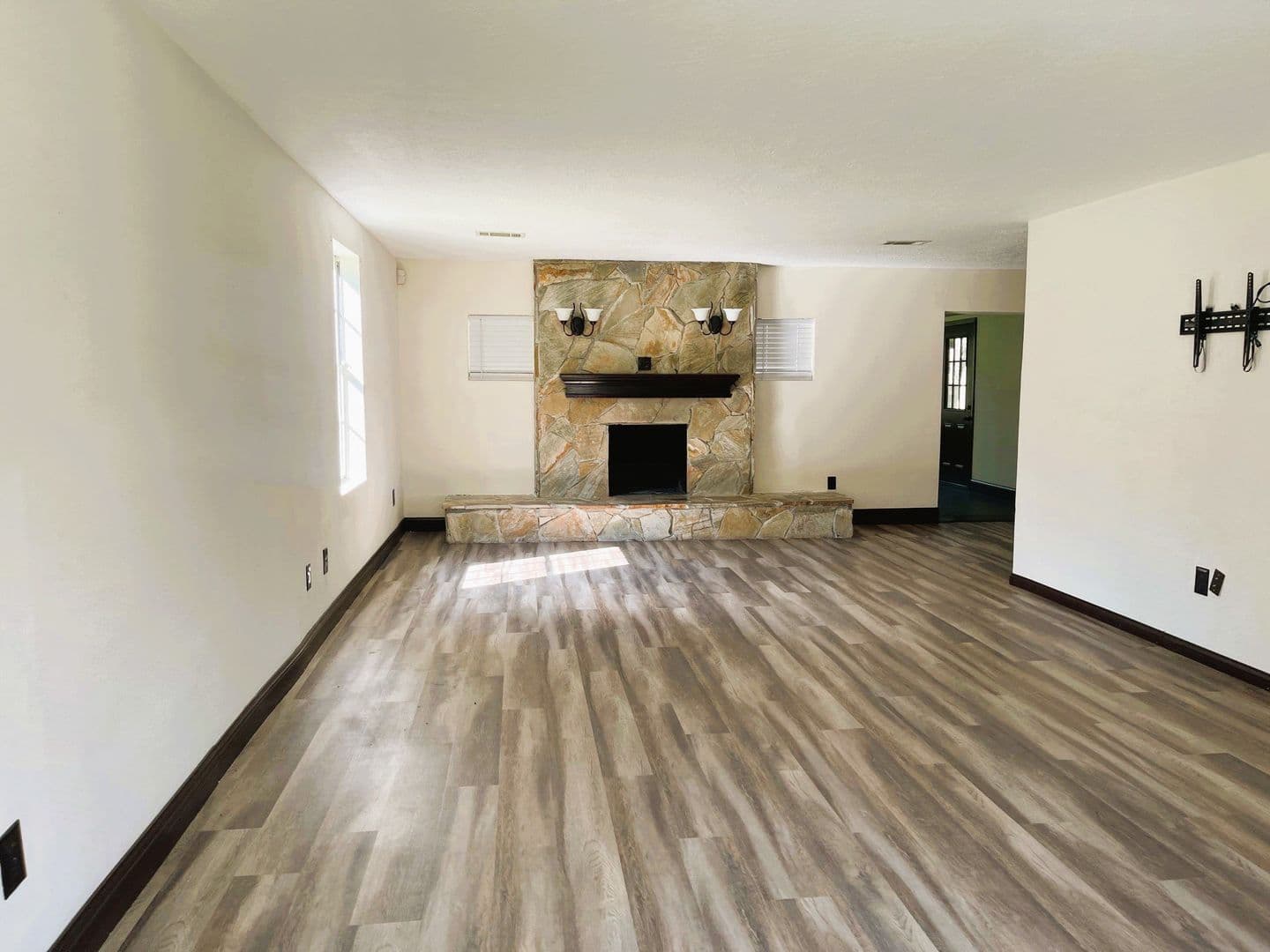 Dickinson House: 3112 Timber Ln