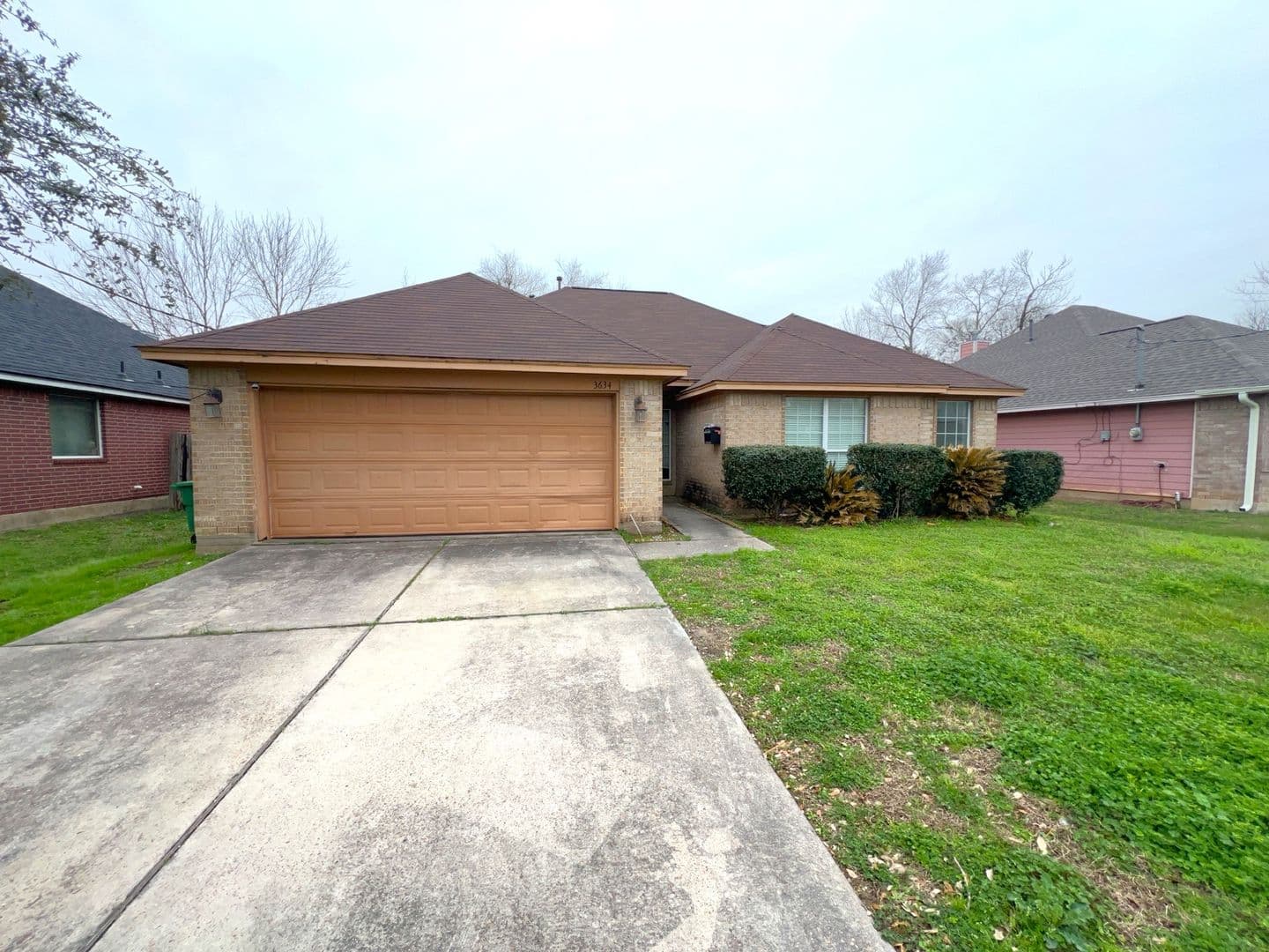 Houston House: 3634 Du Bois St