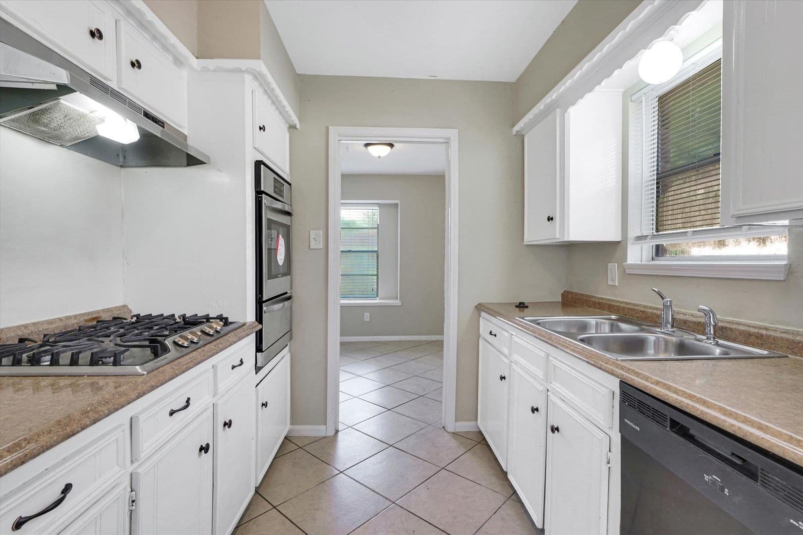 Houston House: 9414 Willow Meadow Dr