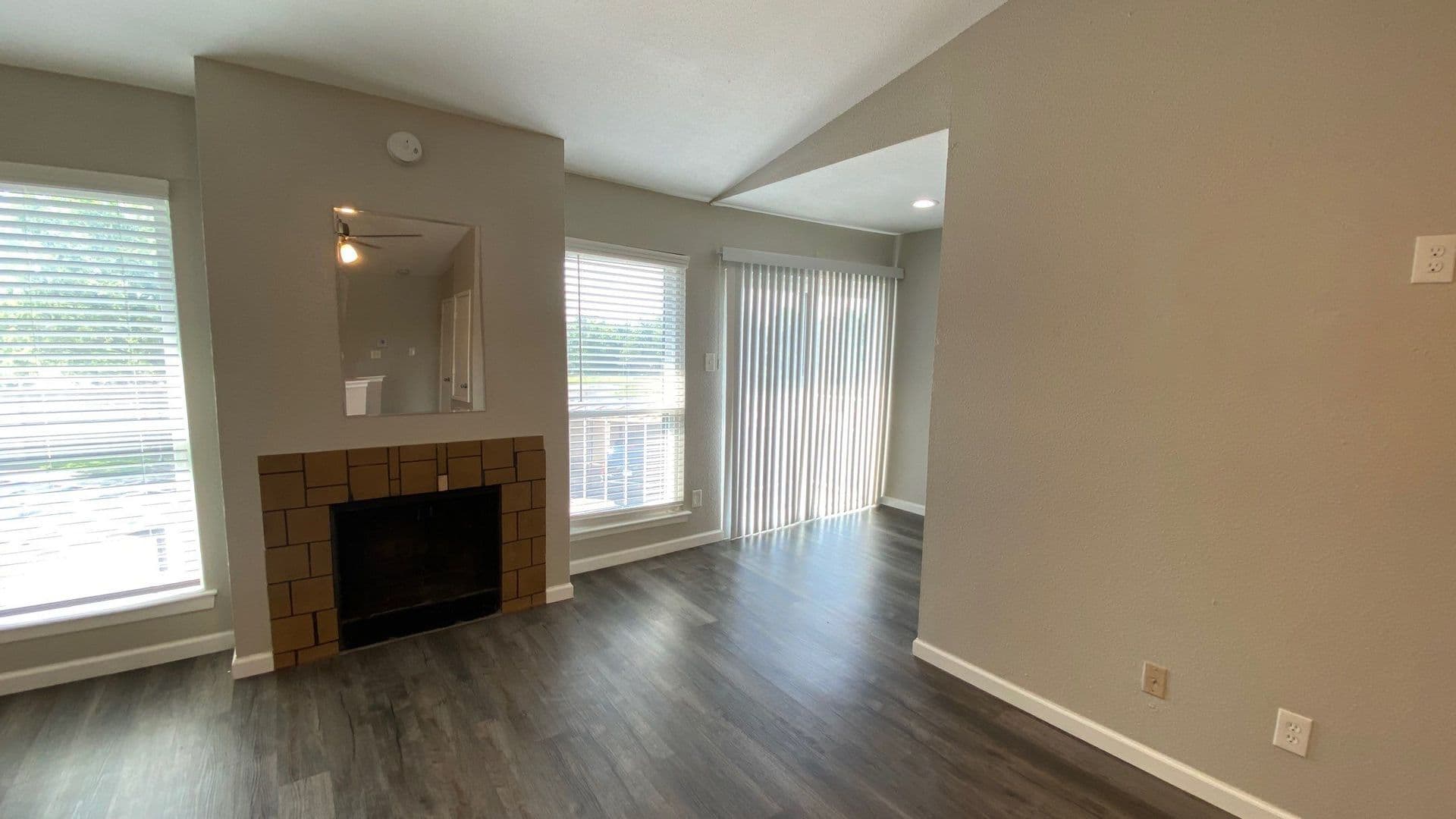 Houston House: 6633 W Airport Blvd #1308