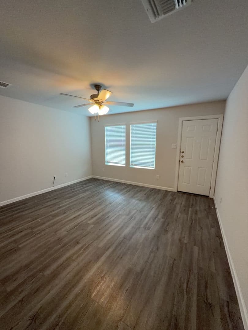 Willis Apartment: 501 Hines Ave