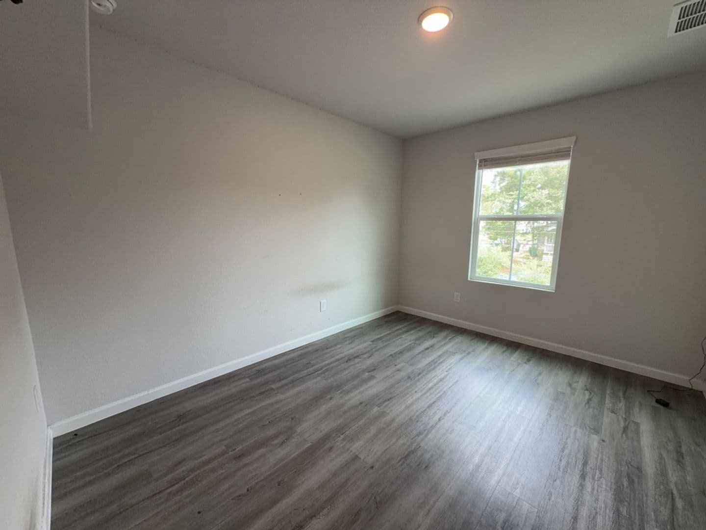Willis Apartment: 501 Hines Ave