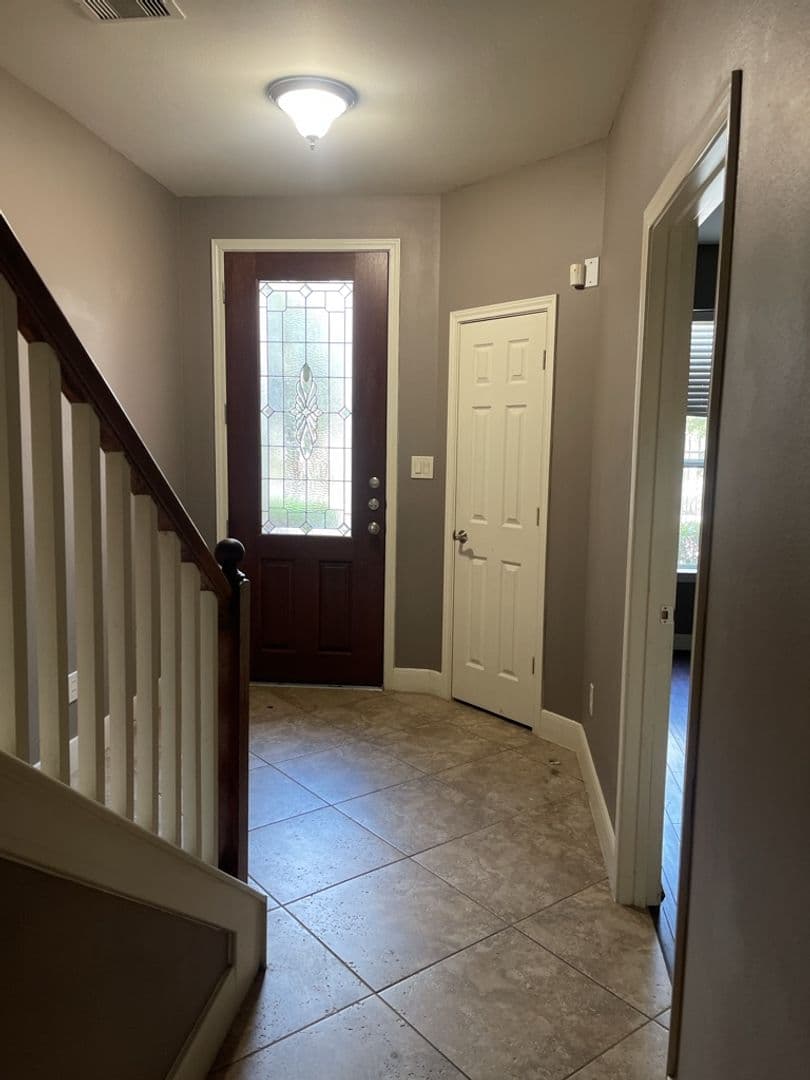 Houston House: 2313 Hutchins St