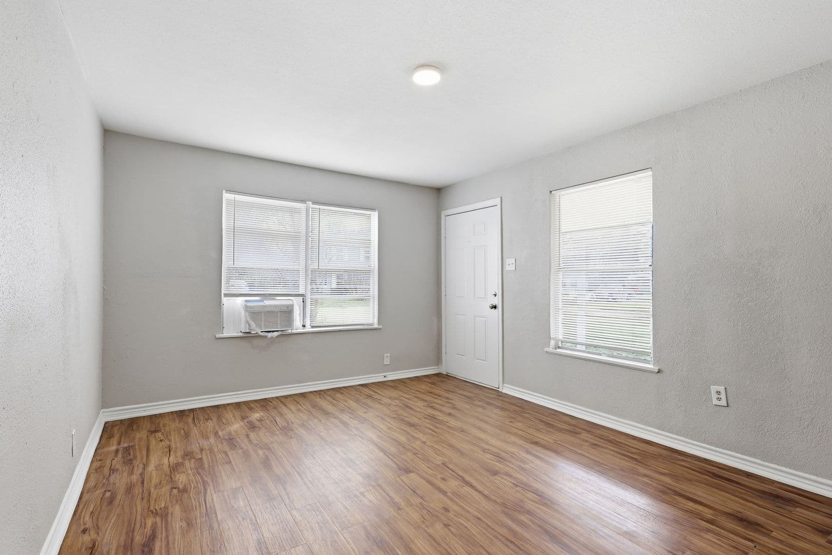 Texas City House: 1114 1st Avenue N