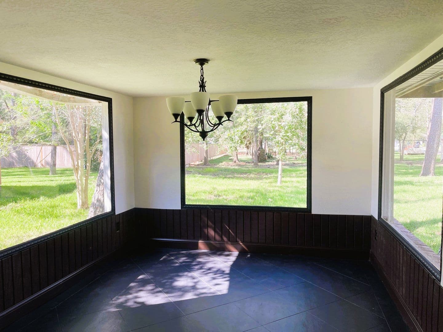 Dickinson House: 3112 Timber Ln