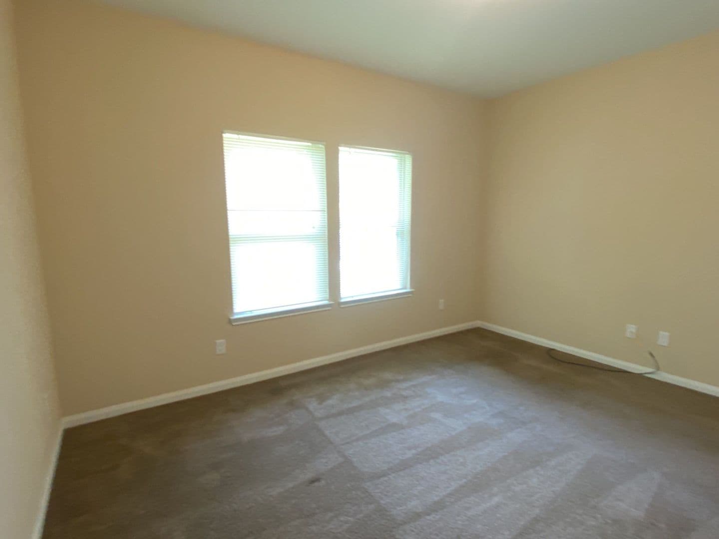 New Caney House: 618 Shady Lake Dr