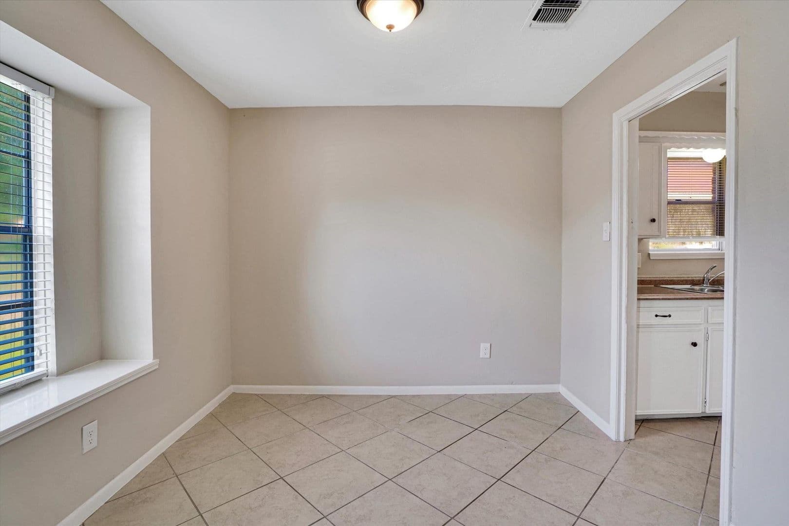 Houston House: 9414 Willow Meadow Dr