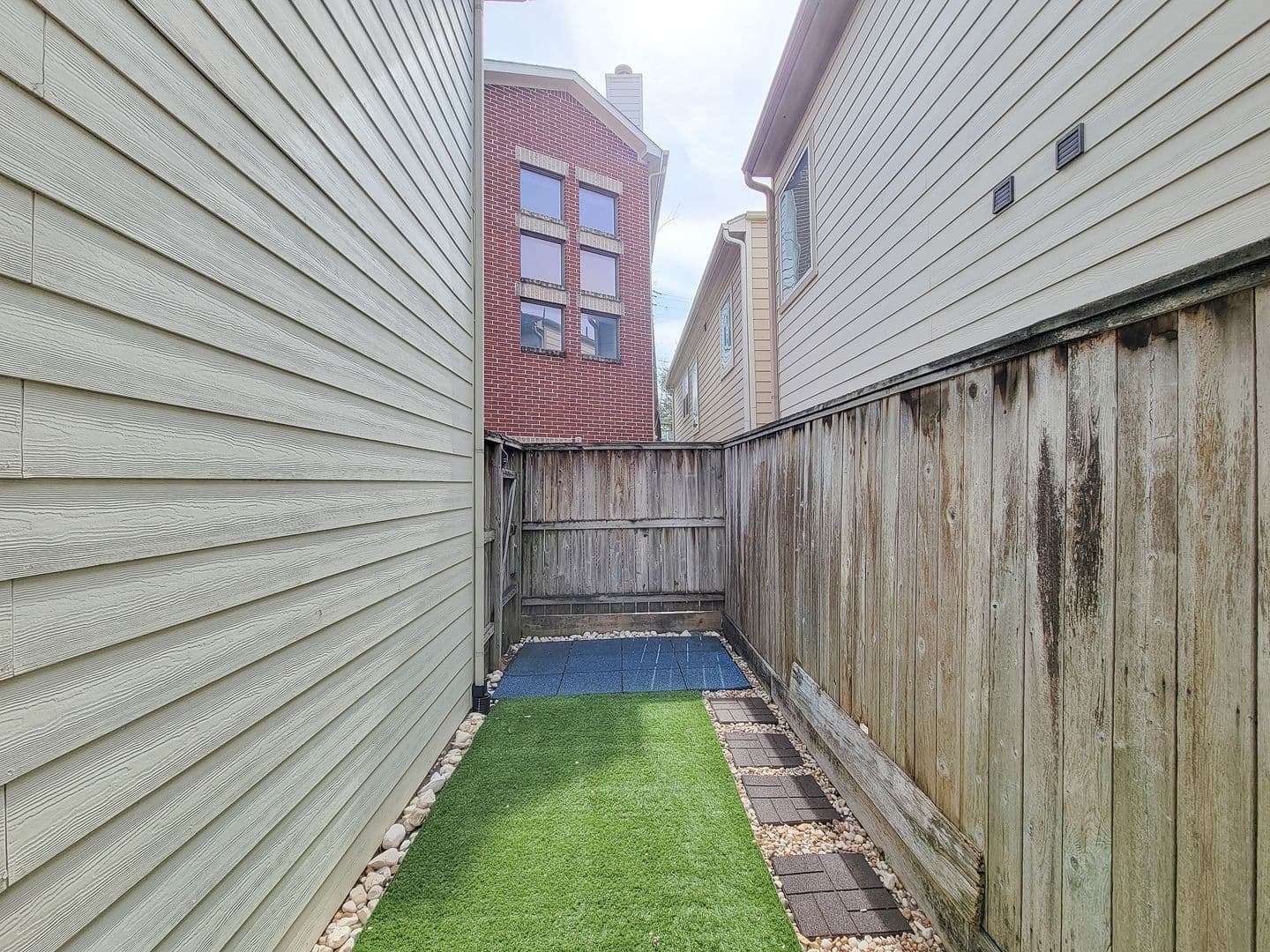 Houston House: 5710 Cornish Street #2