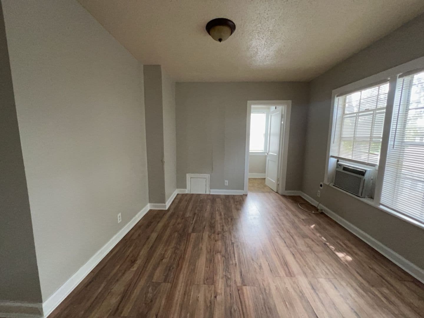 Houston Apartment: 1552 Lombardy St