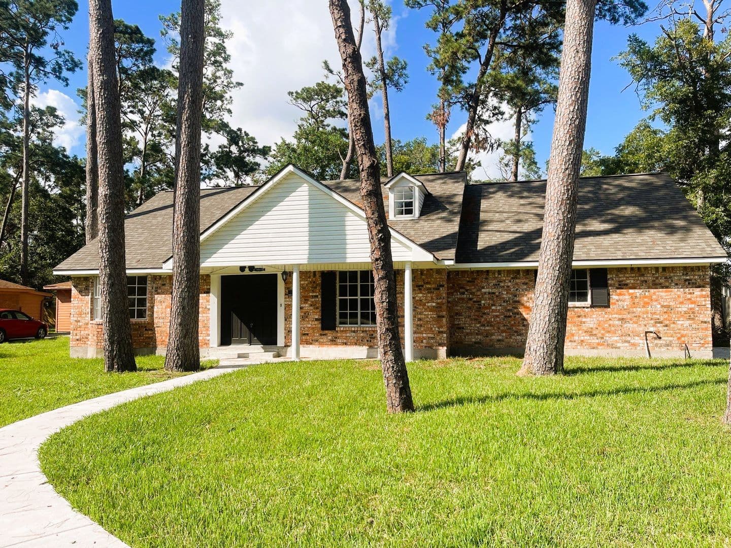 Dickinson House: 3112 Timber Ln