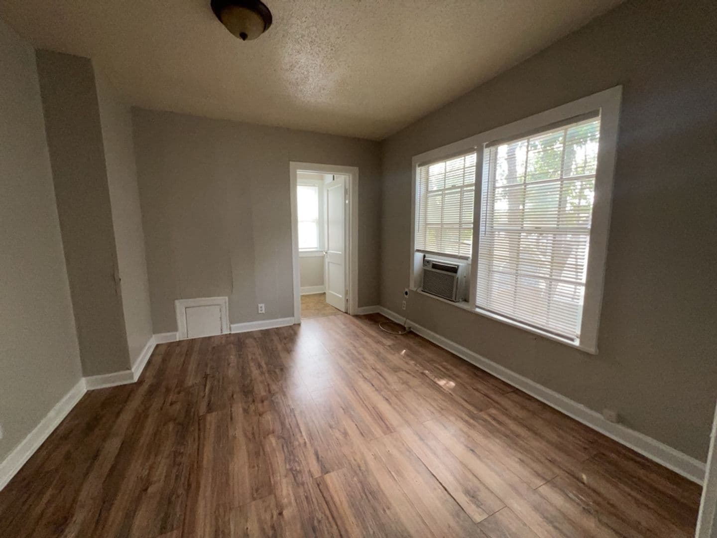 Houston Apartment: 1552 Lombardy St