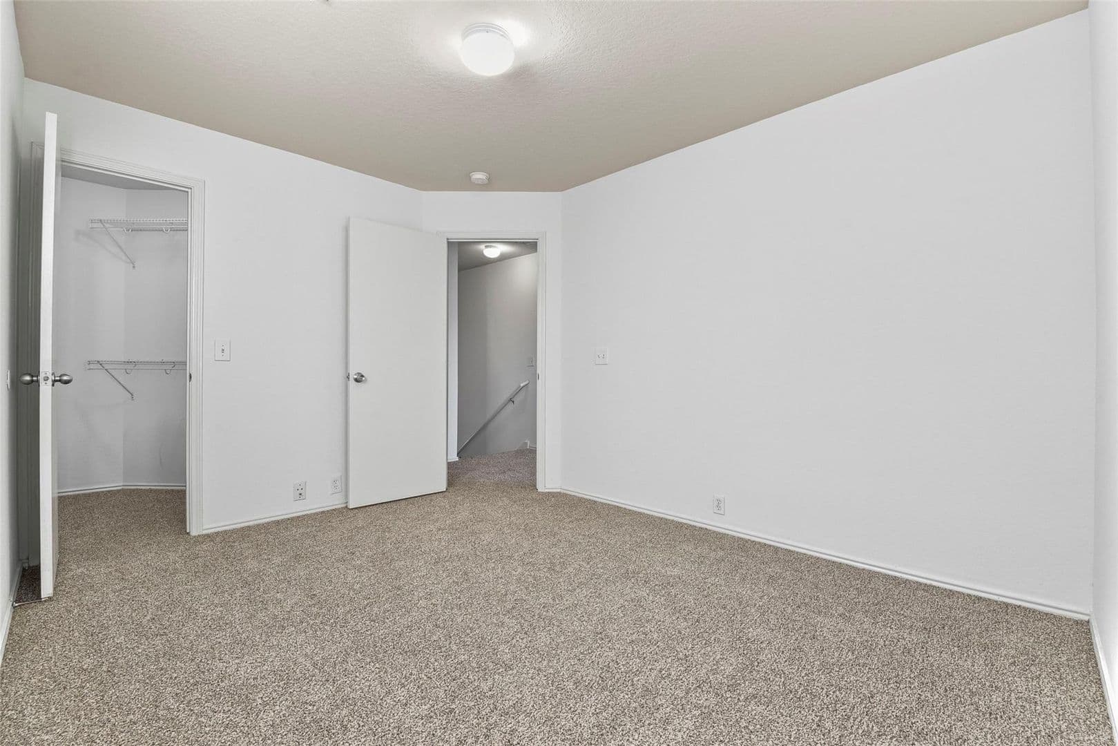 Houston House: 822 Grand Plains Dr