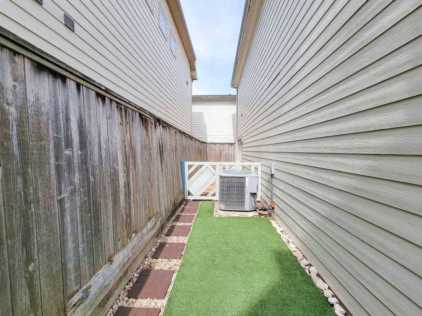 Houston House: 5710 Cornish Street #2