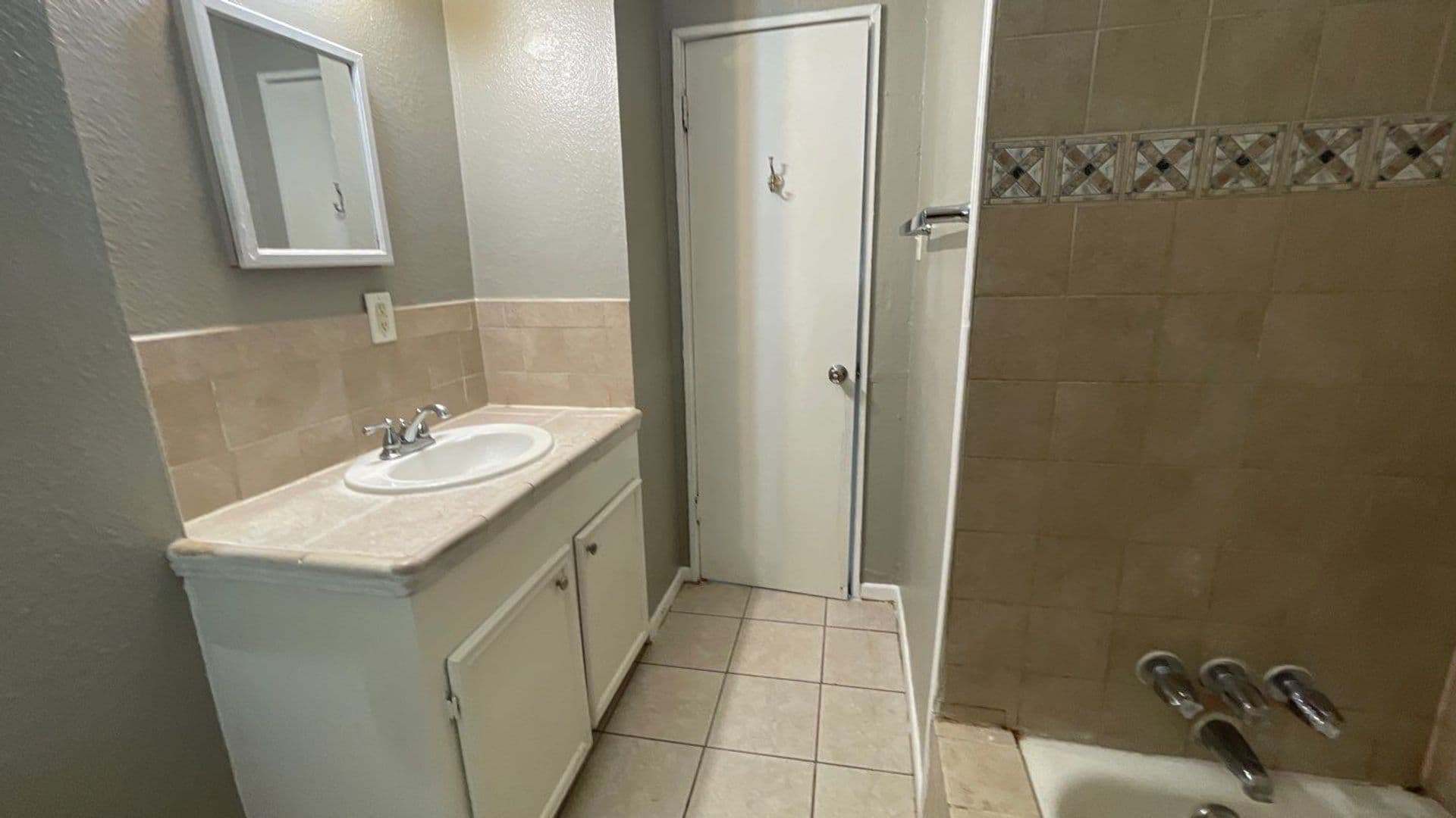 Houston House: 8303 Saint Lo