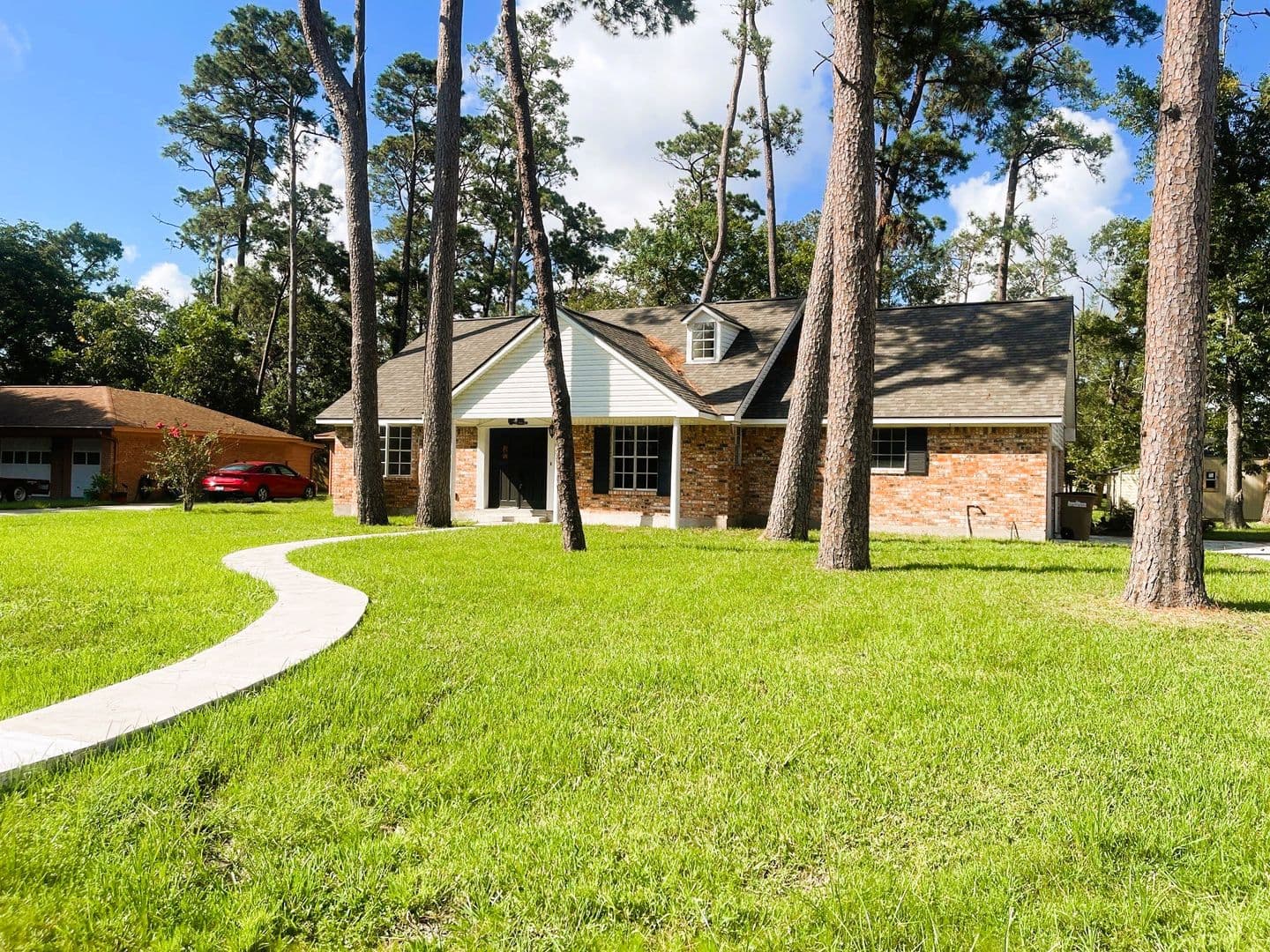Dickinson House: 3112 Timber Ln