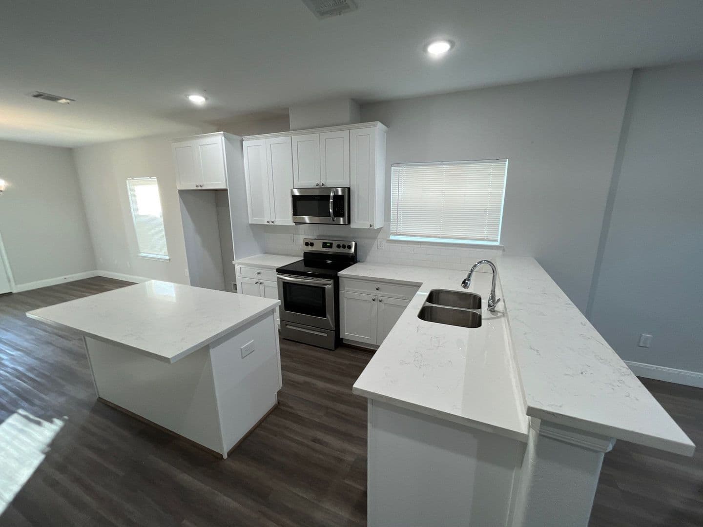 Houston Apartment: 832 Elkhart St A&B