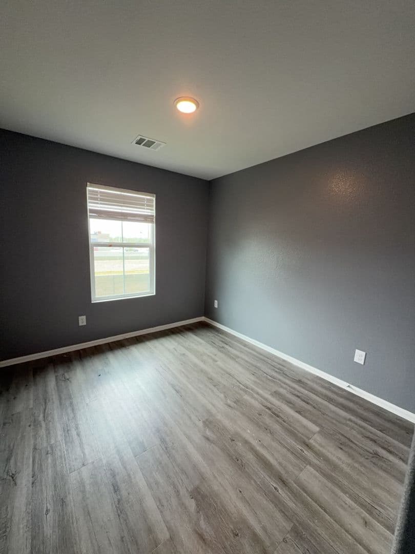 Willis Apartment: 509 Hines Ave