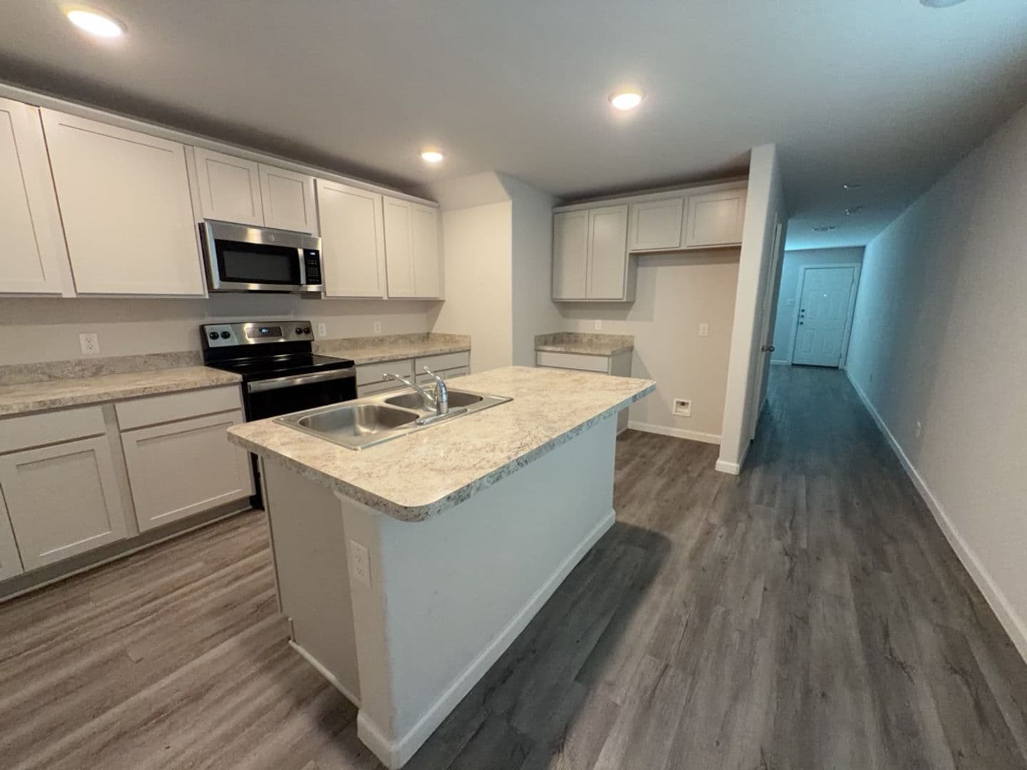 Willis Apartment: 501 Hines Ave