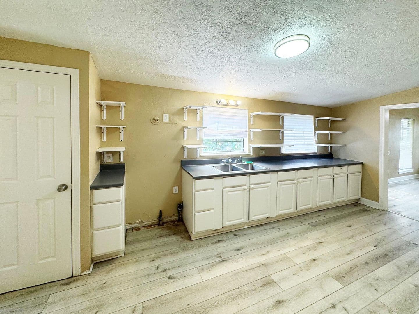 Galveston House: 3621 Winnie St