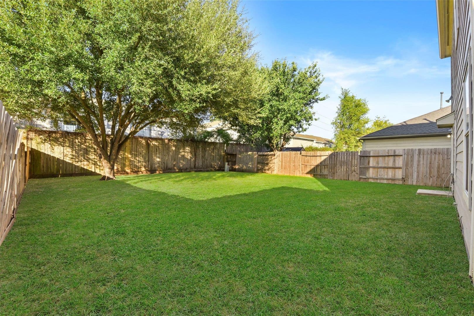 Houston House: 822 Grand Plains Dr