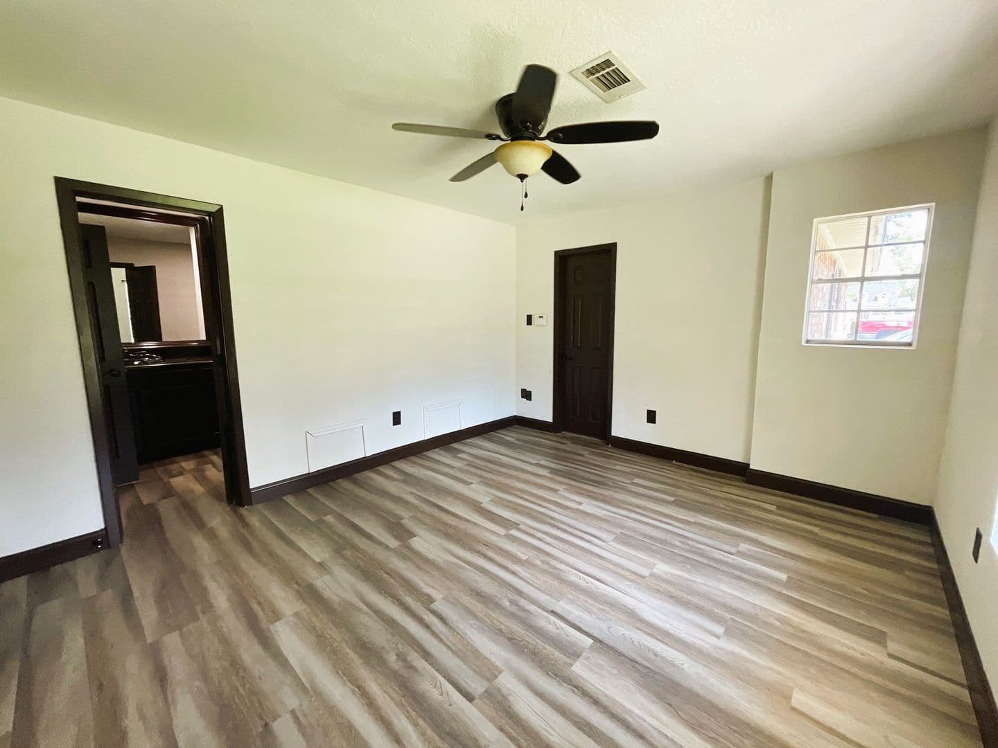 Dickinson House: 3112 Timber Ln