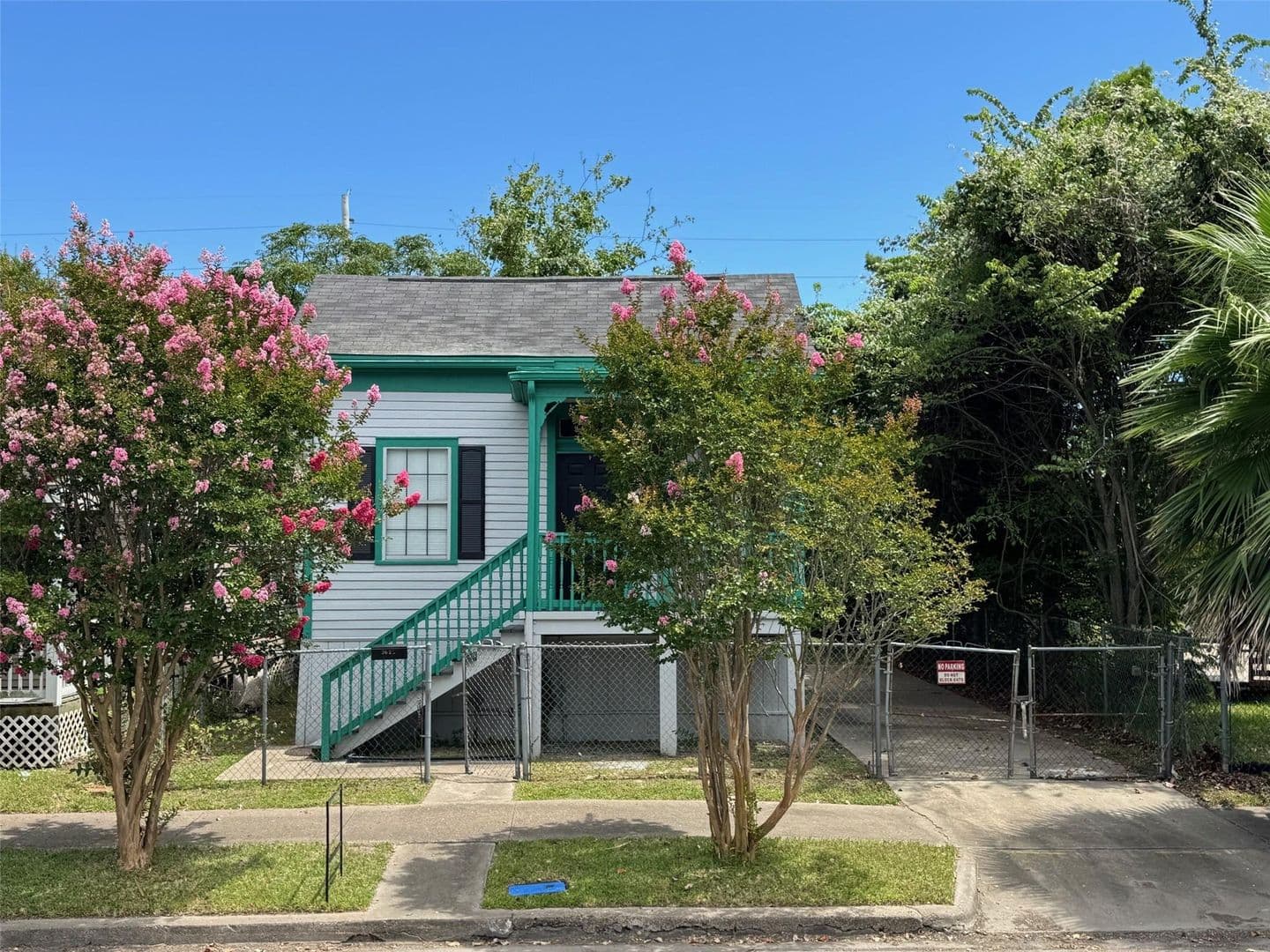 Galveston House: 3621 Winnie St