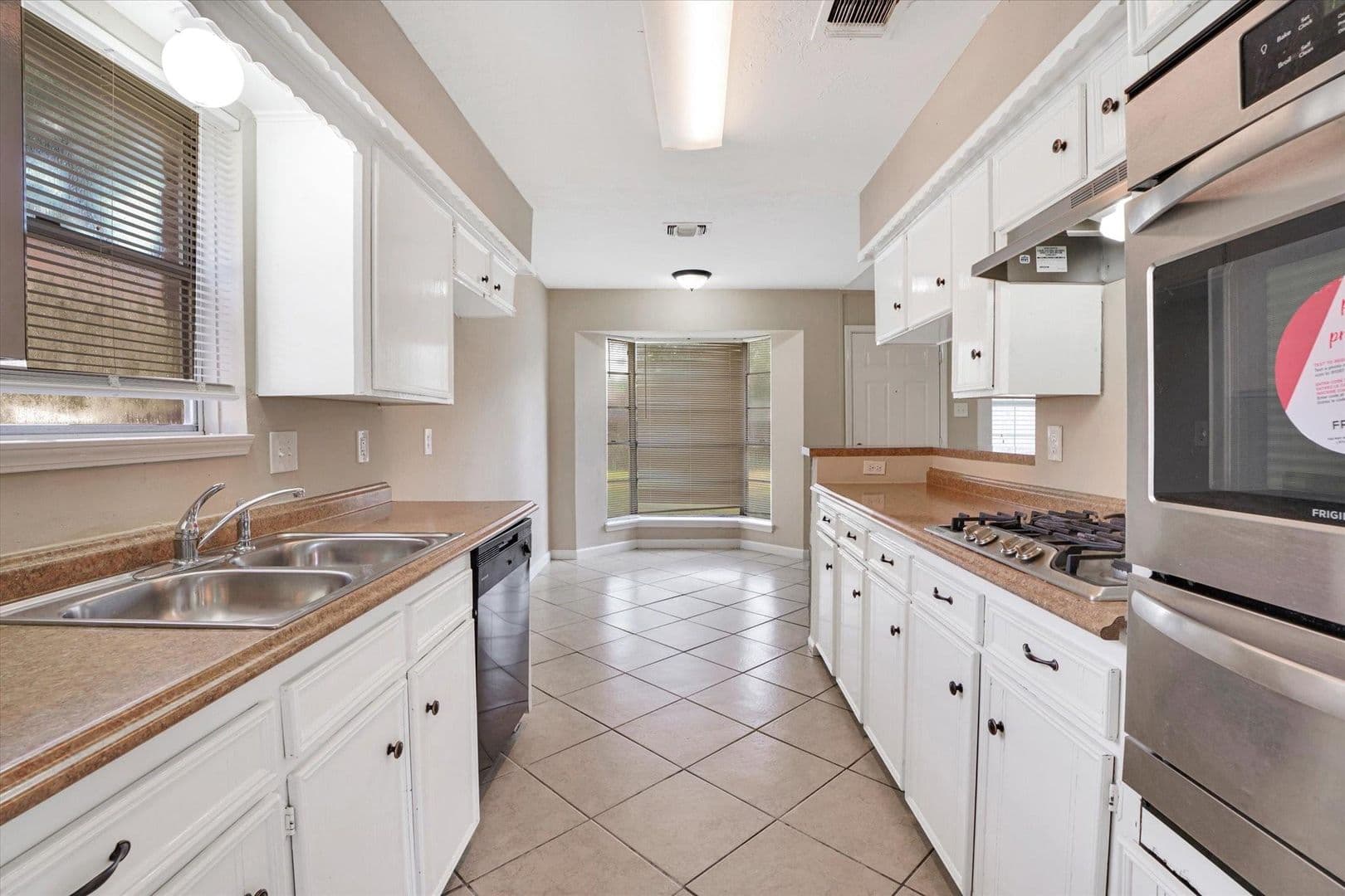 Houston House: 9414 Willow Meadow Dr