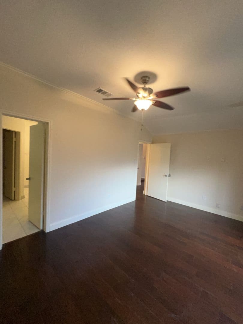 Houston House: 7402 Wood Bluff Blvd