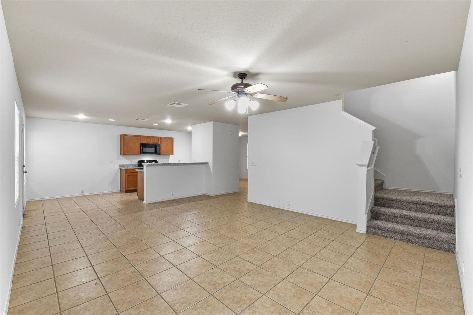 Houston House: 822 Grand Plains Dr