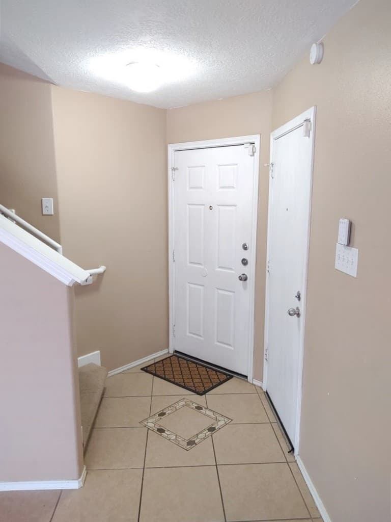 Humble House: 9015 Serena Ln