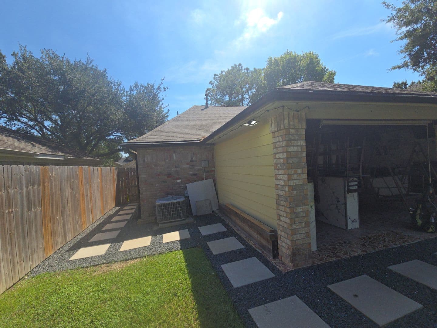Houston House: 17518 Masonridge Dr
