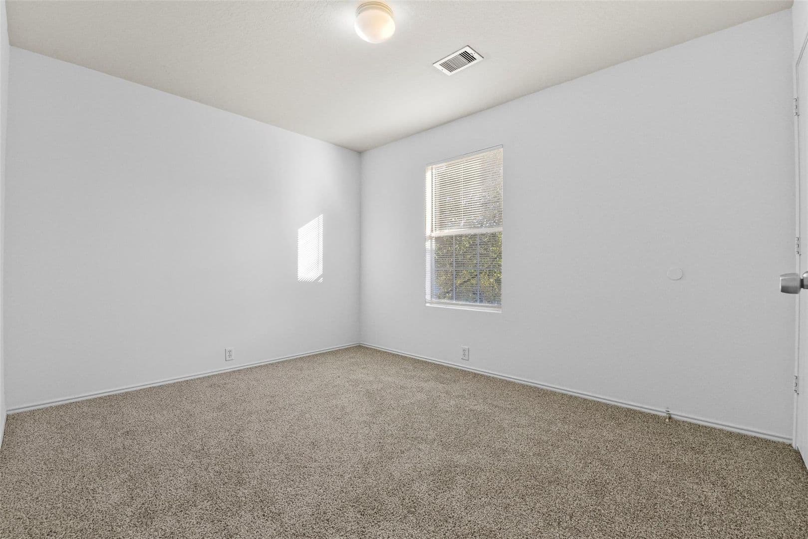Houston House: 822 Grand Plains Dr