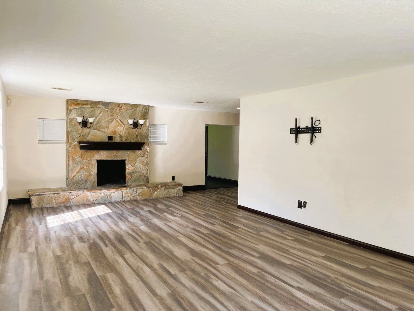 Dickinson House: 3112 Timber Ln