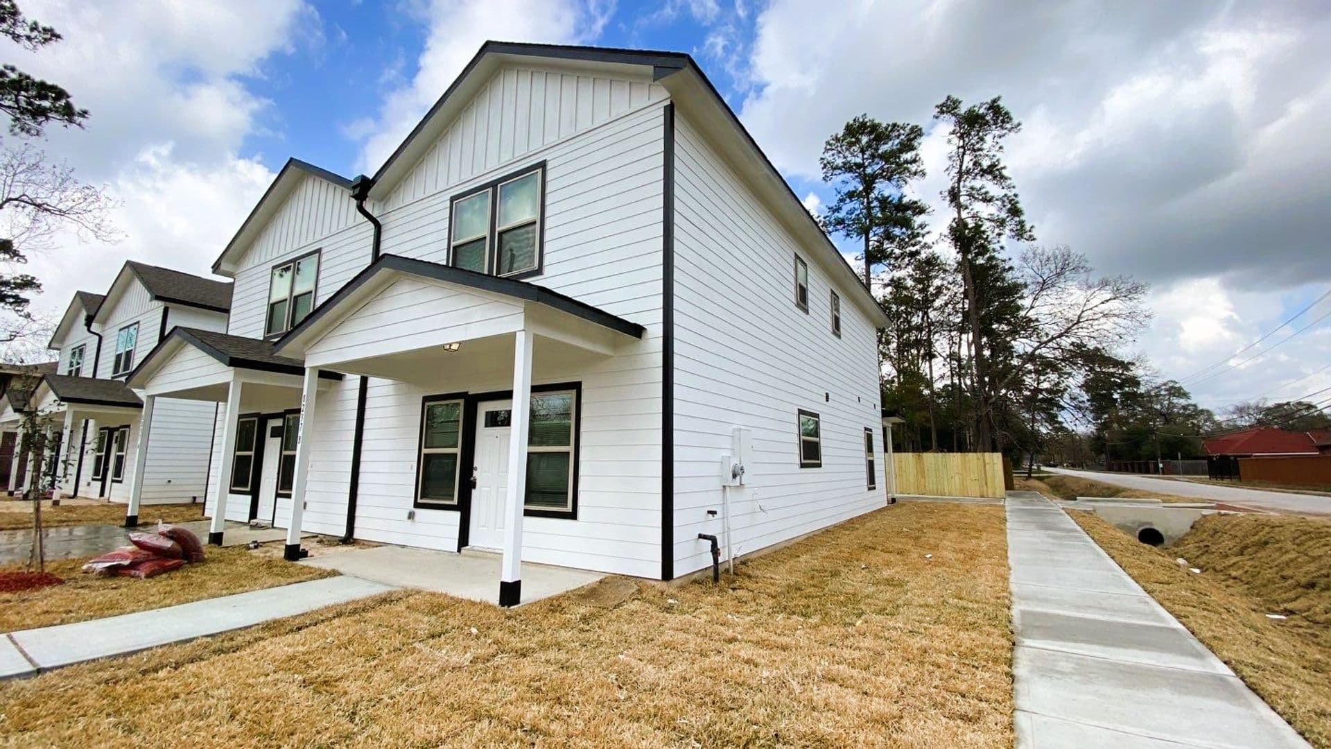 Houston Apartment: 8237 Locksley Rd.