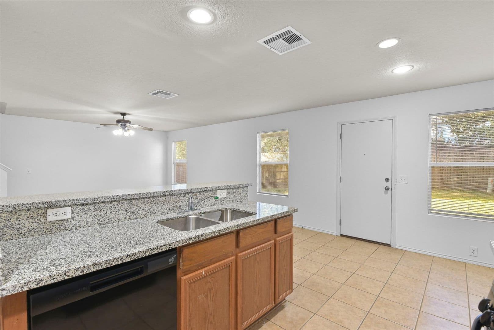 Houston House: 822 Grand Plains Dr