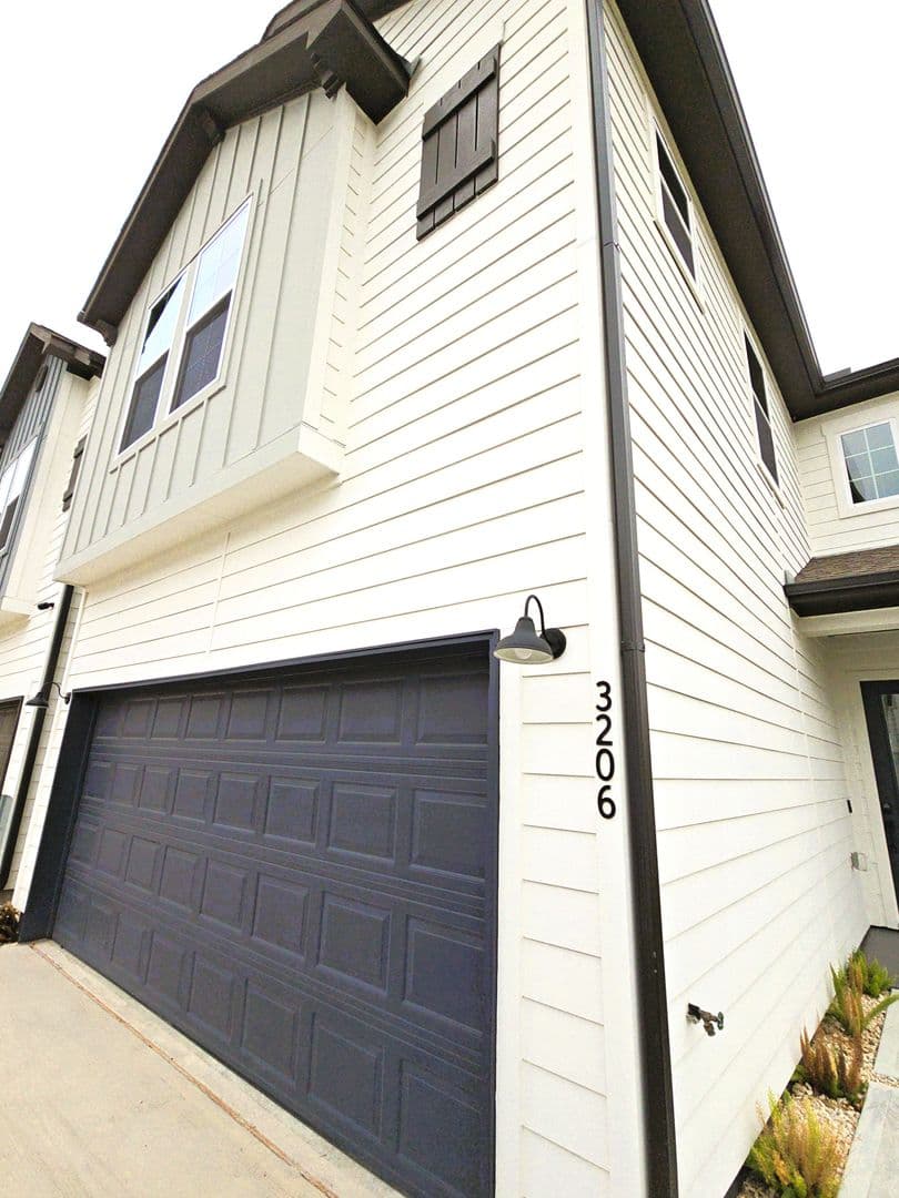 Houston House: 3206 Bostic St.