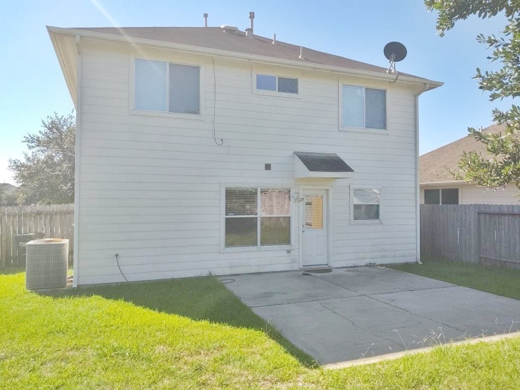 Humble House: 9015 Serena Ln