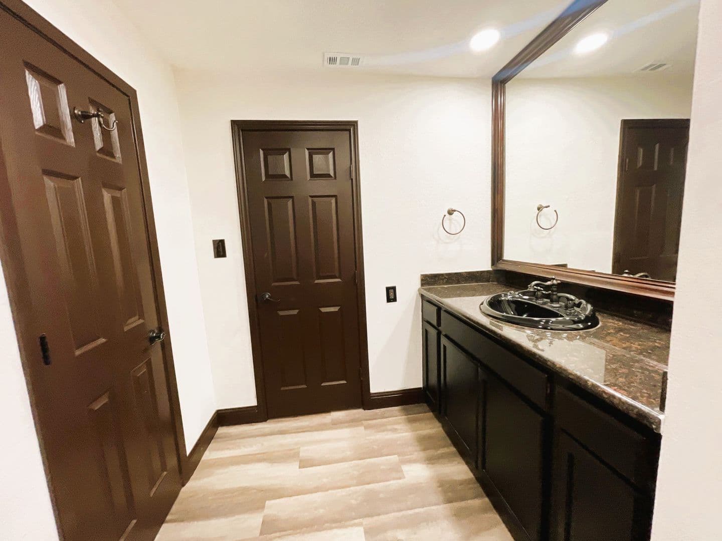 Dickinson House: 3112 Timber Ln