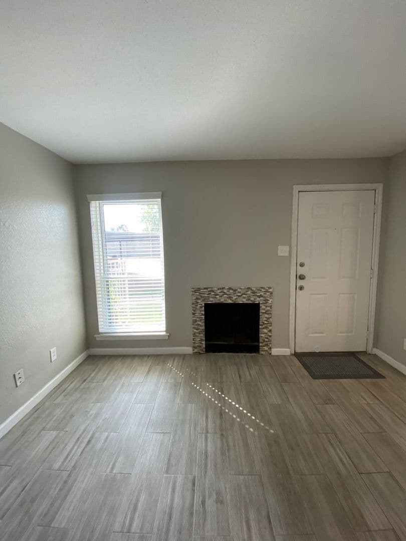 Houston House: 6633 W Airport Blvd #1308