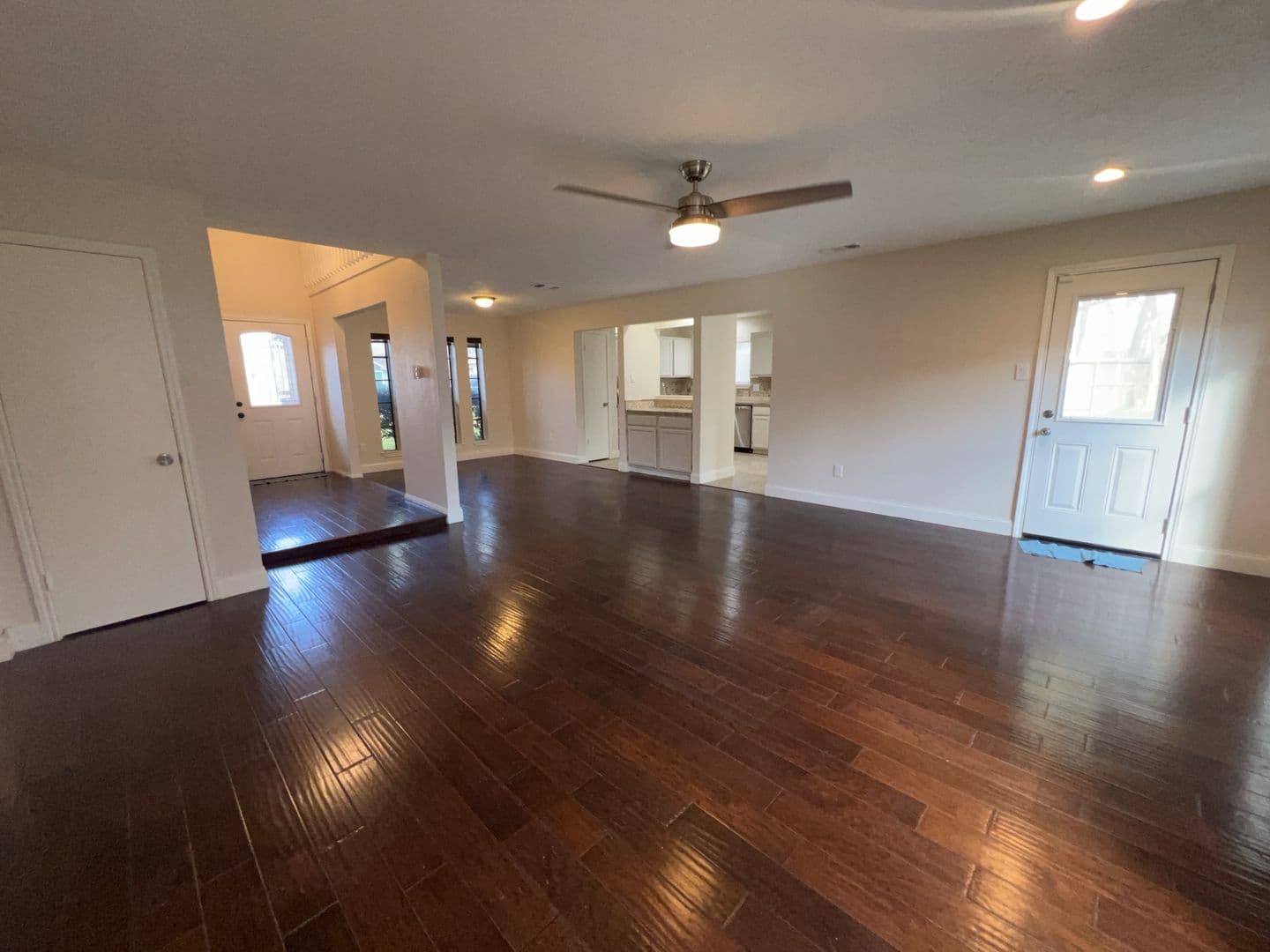 Houston House: 7402 Wood Bluff Blvd