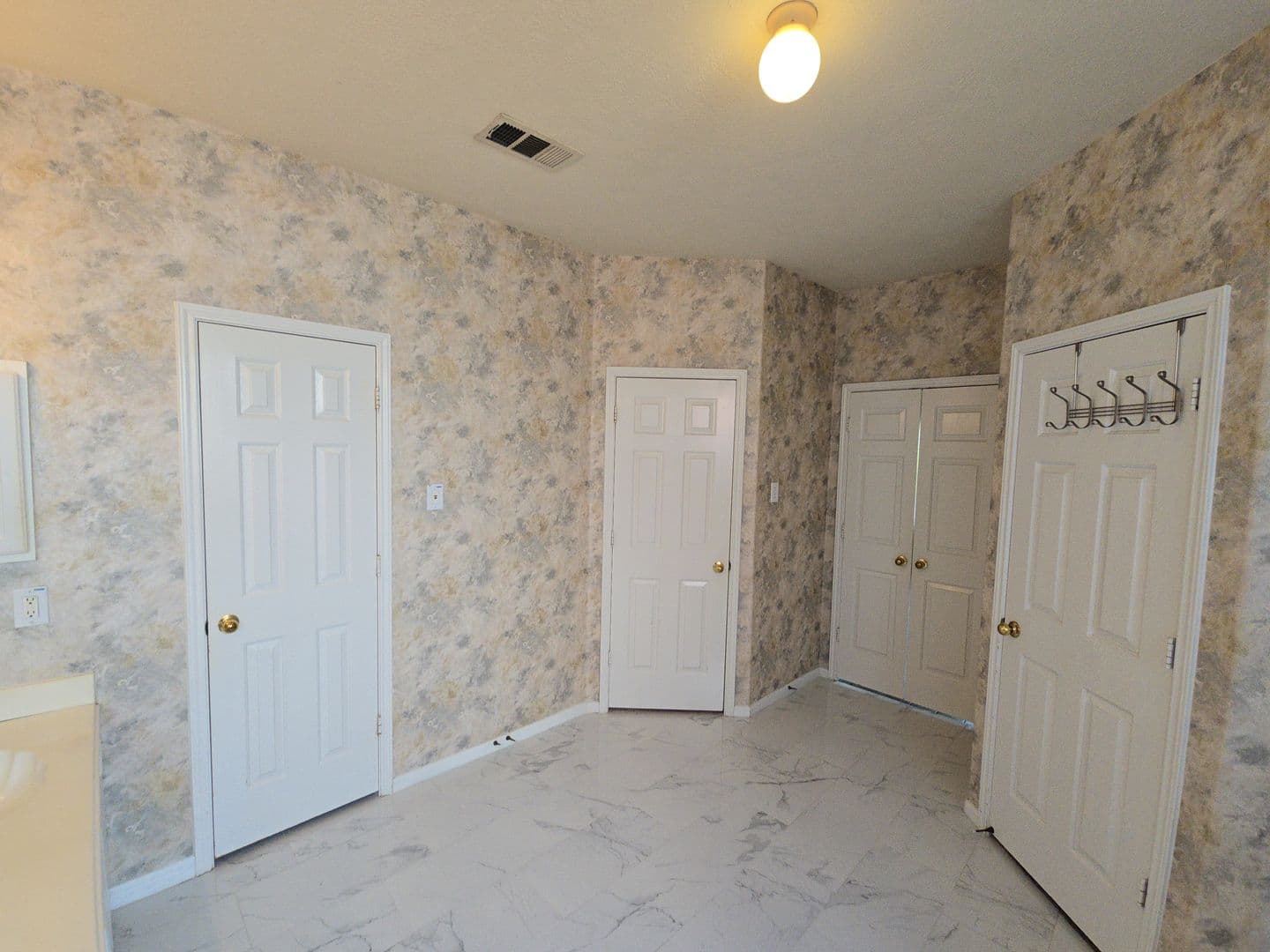 Houston House: 1627 Park Harbor Estates Dr