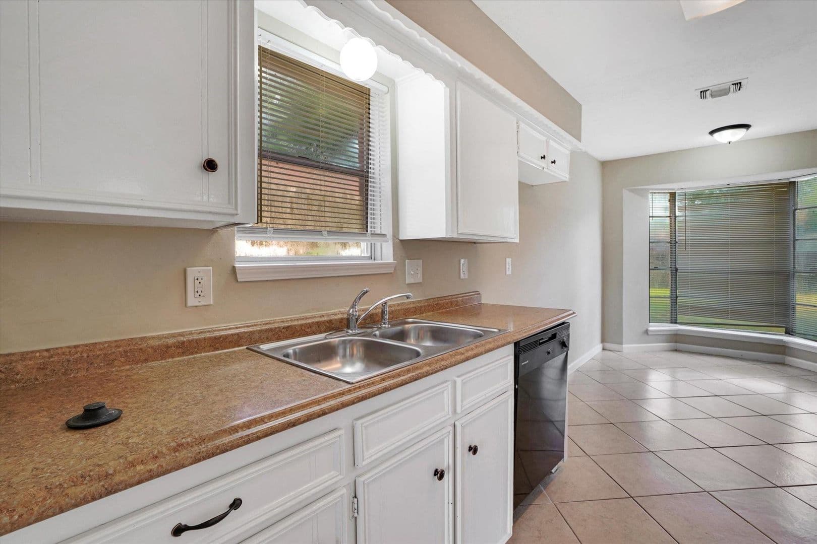 Houston House: 9414 Willow Meadow Dr