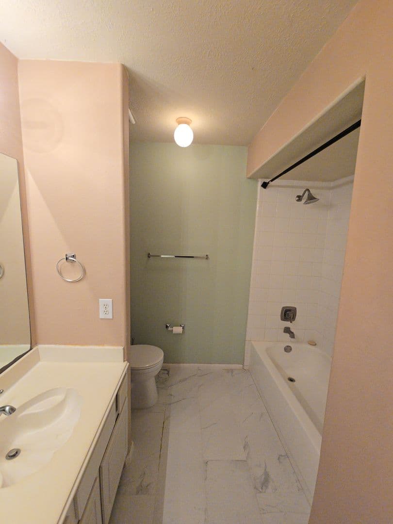 Houston House: 1627 Park Harbor Estates Dr