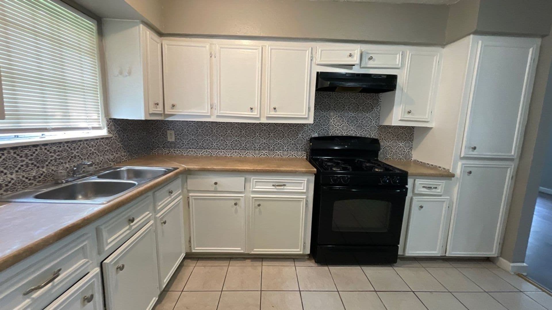 Houston House: 8303 Saint Lo
